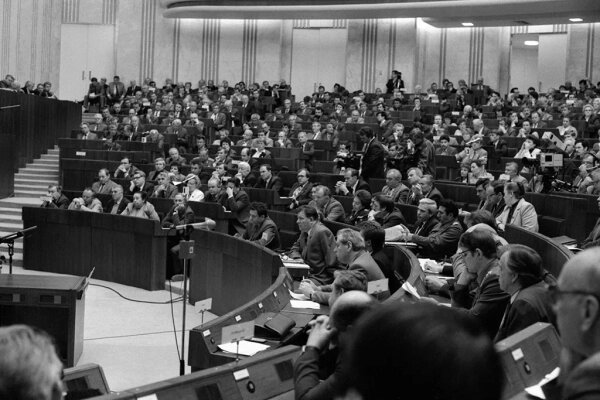 В 1990 году Съезд народных депутатов СССР принял ряд важных документов. Фото © ТАСС / Владимир Мусаэльян