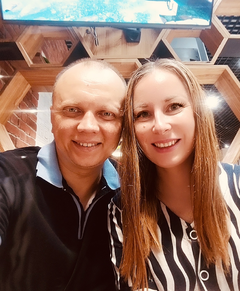 Мы в кафешке в Воронеже, а дети на Дне рождении у друга