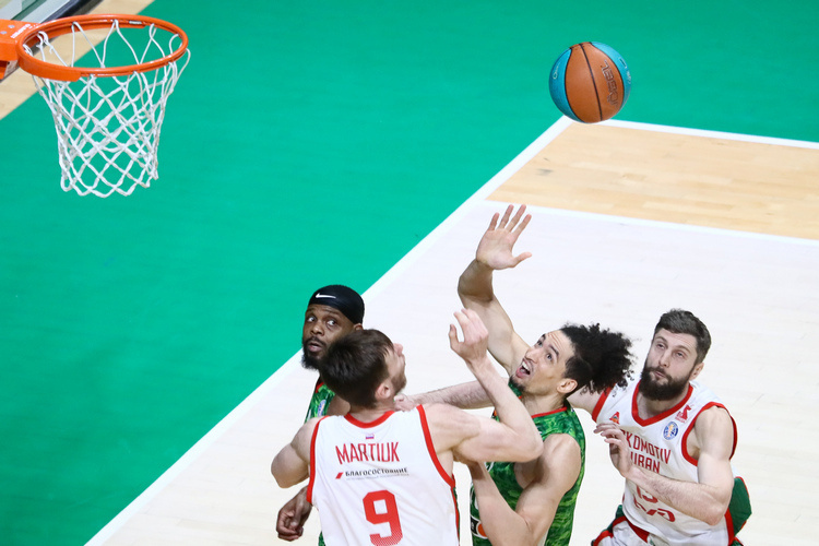    Маркос Найт, Андрей Мартюк, Исмаэль Бако и Дмитрий Узинский слева направо)/ фото: unics.ru