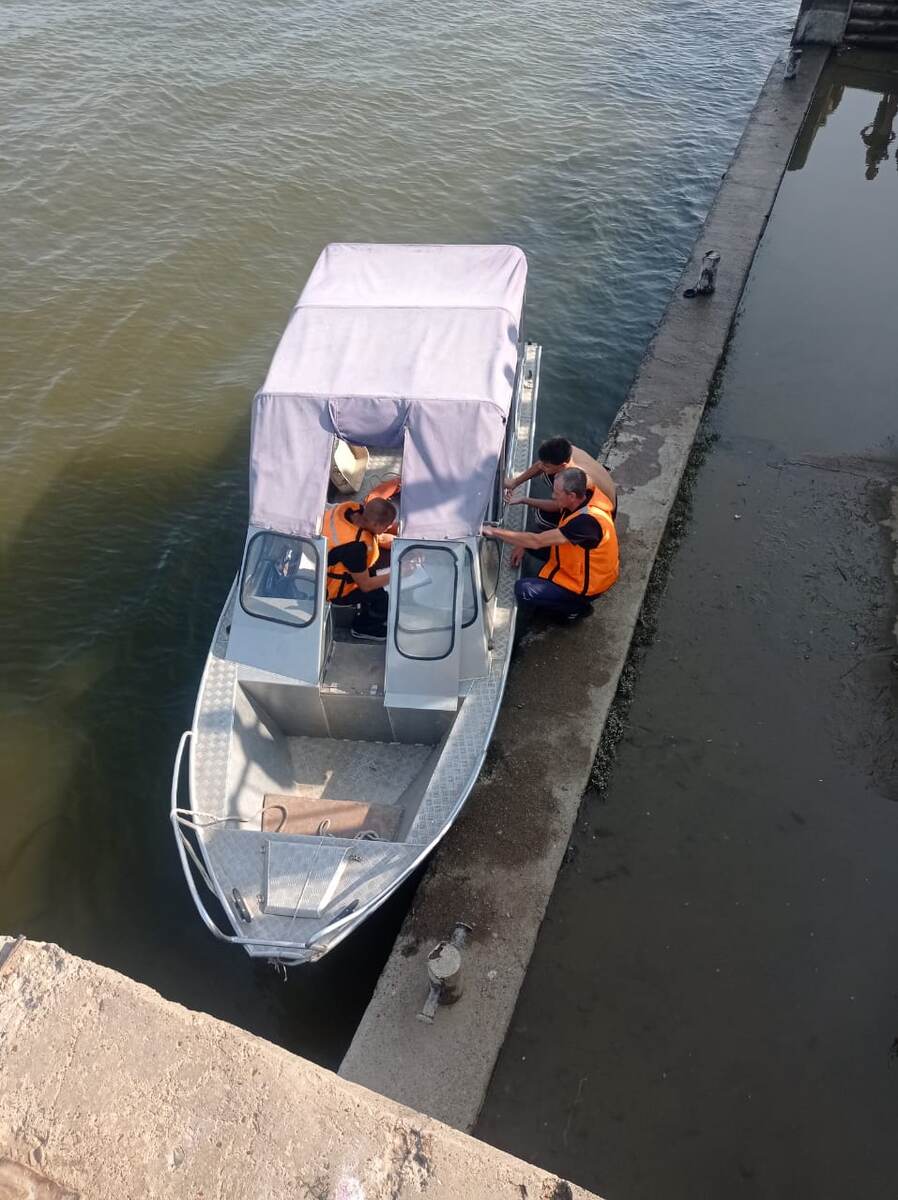 Спасатели «Волгоспаса» спасли юношу, попытавшегося переплыть реку