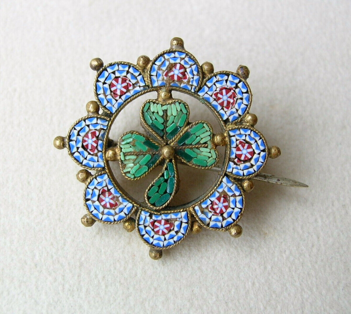 Брошь с тремя лепестками клевера. Микромозаика. Италия. 1930-40-е гг