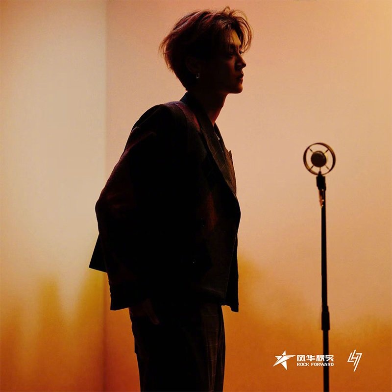 Официальная обложка альбома. Фото из аккаунта международного фанклуба Лухана в птичьей соцсети.