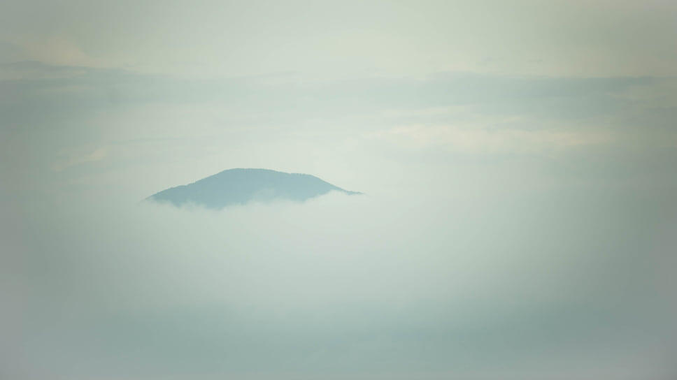 Вершина мыса Меганом в облаках.📷Фото: Николай Аксенов