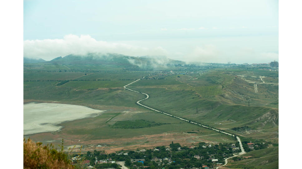 Солнечная Долина в районе Коктебеля в туманной дымке.📷Фото: Николай Аксенов