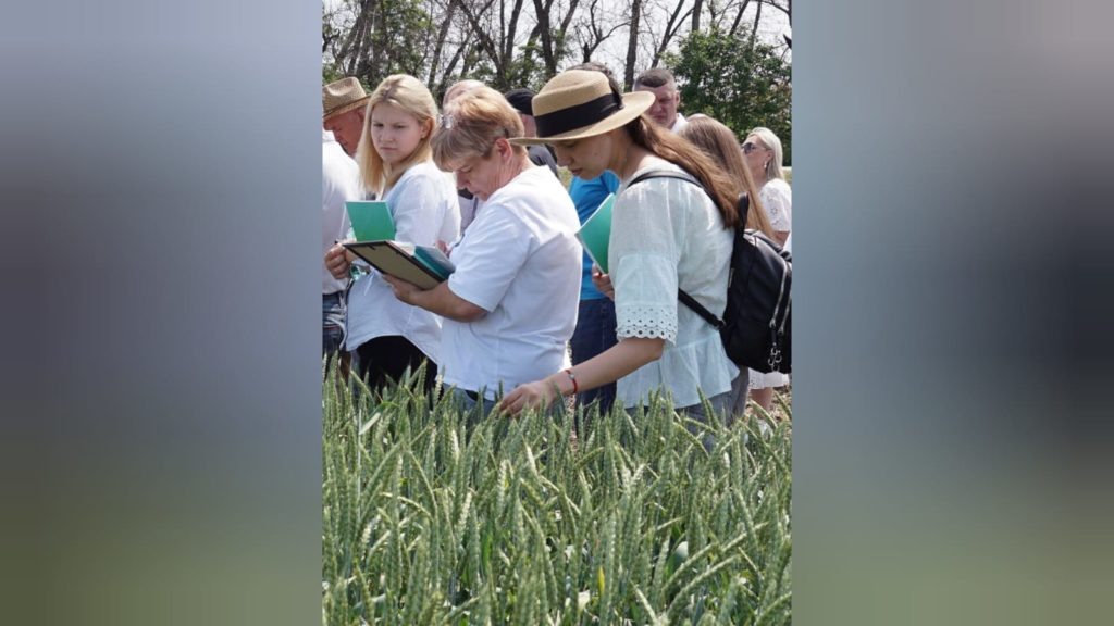    Многие участники тщательно записывали все услышанное. Фото Архипа Ларченко. Владимир Головенко