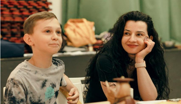 Руководительница тьюторской службы Анна Полионова с учеником нашей школы