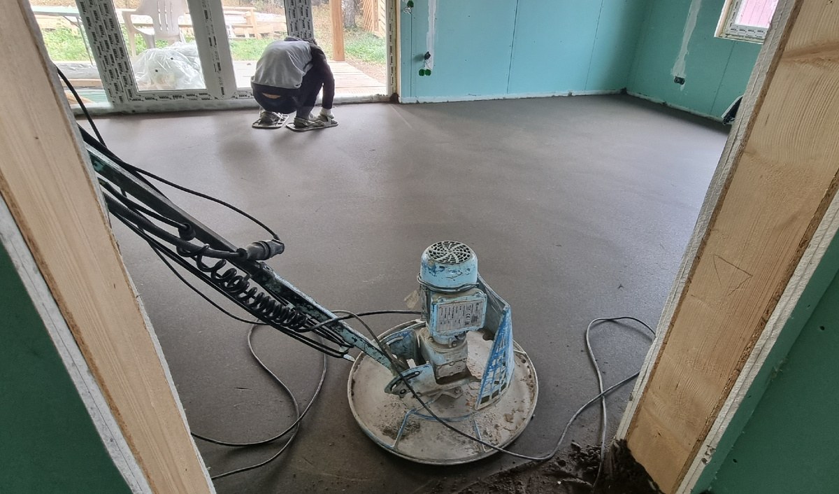 Завершение работ по устройству «плавающей» стяжки 