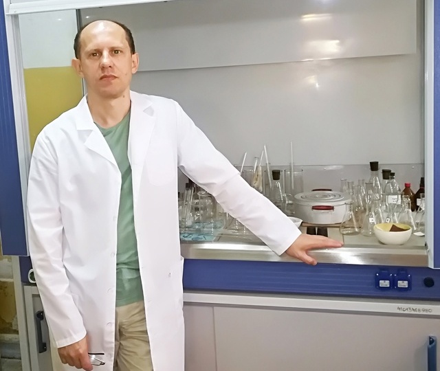 Рецепт от Менделеева: в севастопольской лаборатории вскрыли аптечную капсулу времени