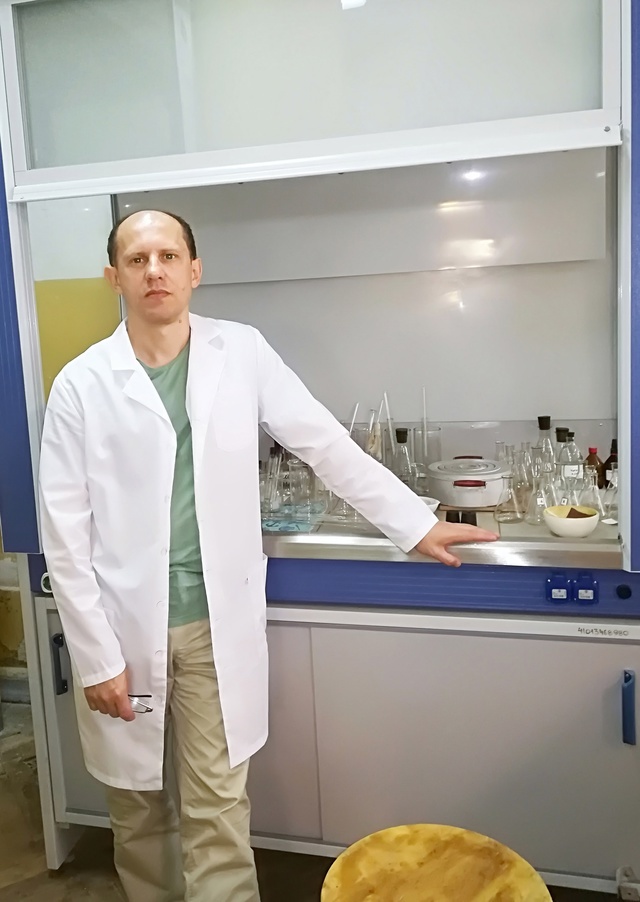 доктор химических наук, профессор СевГУ Леонид Яковишин