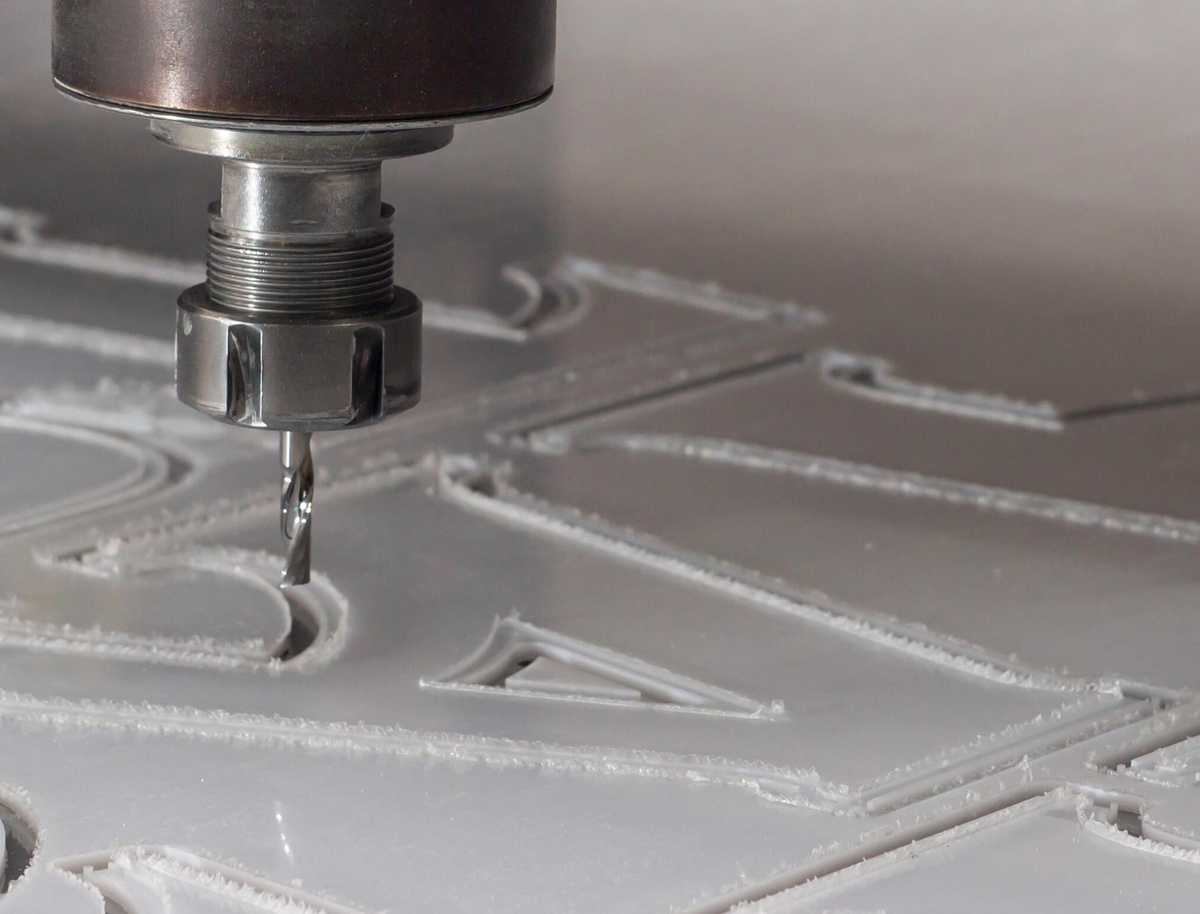 Обработка акриловых листоф на станке с ЧПУ