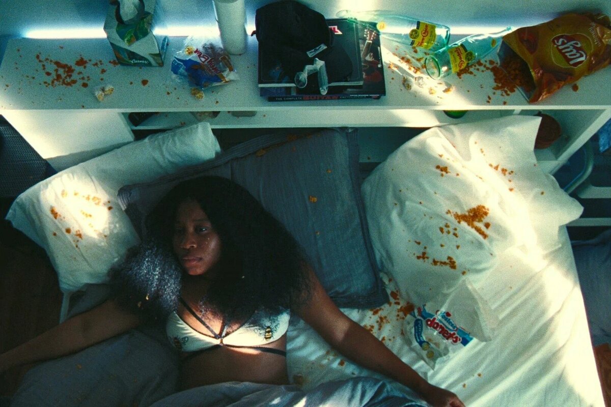 Кадр из мини-сериала "Рой"