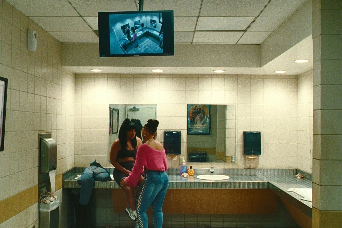 Кадр из мини-сериала "Рой"