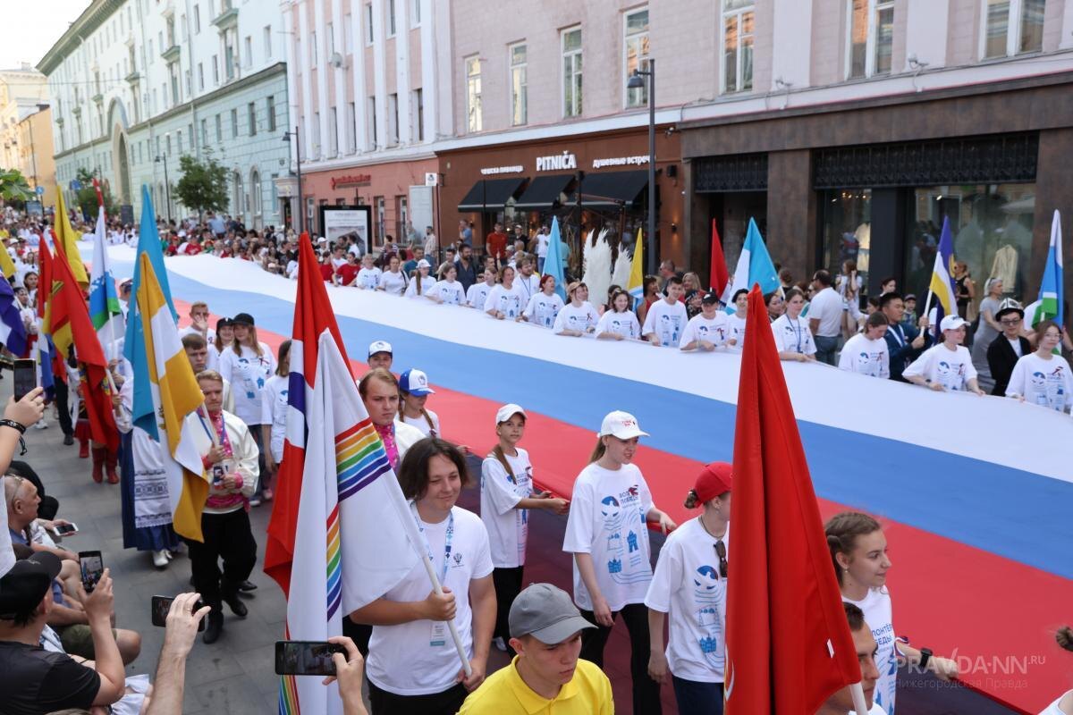    с 12 по 15 июня по всей стране ввели длинные выходные в честь празднования Дня России