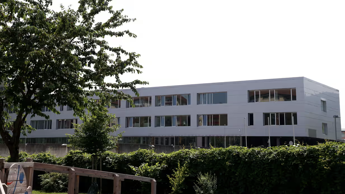 Именно в этой гимназии в австрийском Граце произошла стрельба. Источник фото: https://www.theguardian.com/world/2025/jun/10/students-killed-in-school-shooting-in-austria-graz?utm_source=chatgpt.com