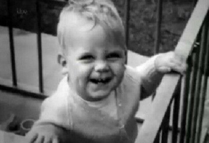 Хью Лори в детстве. / Фото: pinterest.com