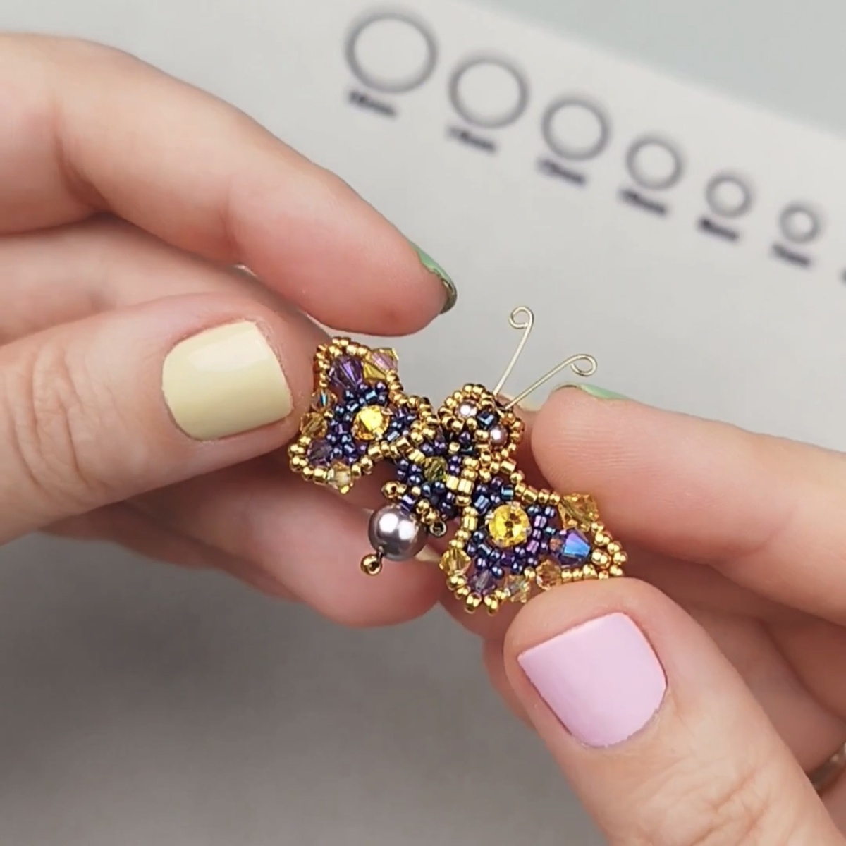 Кулон "Мотылек на лодони", мастер-класс Анны Брагинской