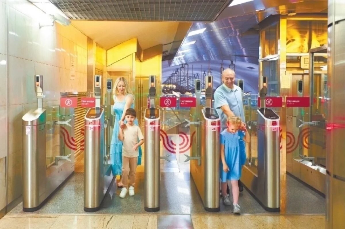    В новых районах подземные дворцы быстро становятся центрами притяжения местной жизни.