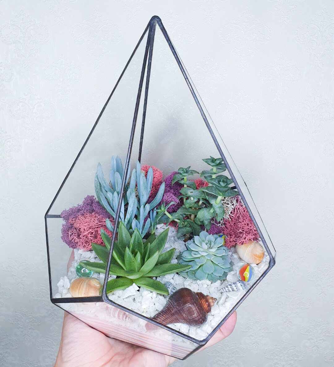 Сейчас я их уже не делаю, хотя занятие довольно интересное. Если что - у меня есть подборки про флорариумы