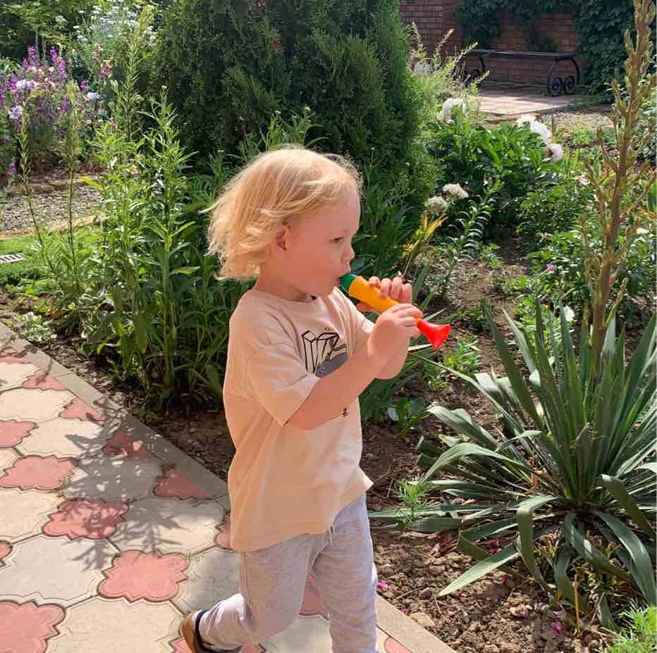 Ай, ду-ду-ду-ду-ду...