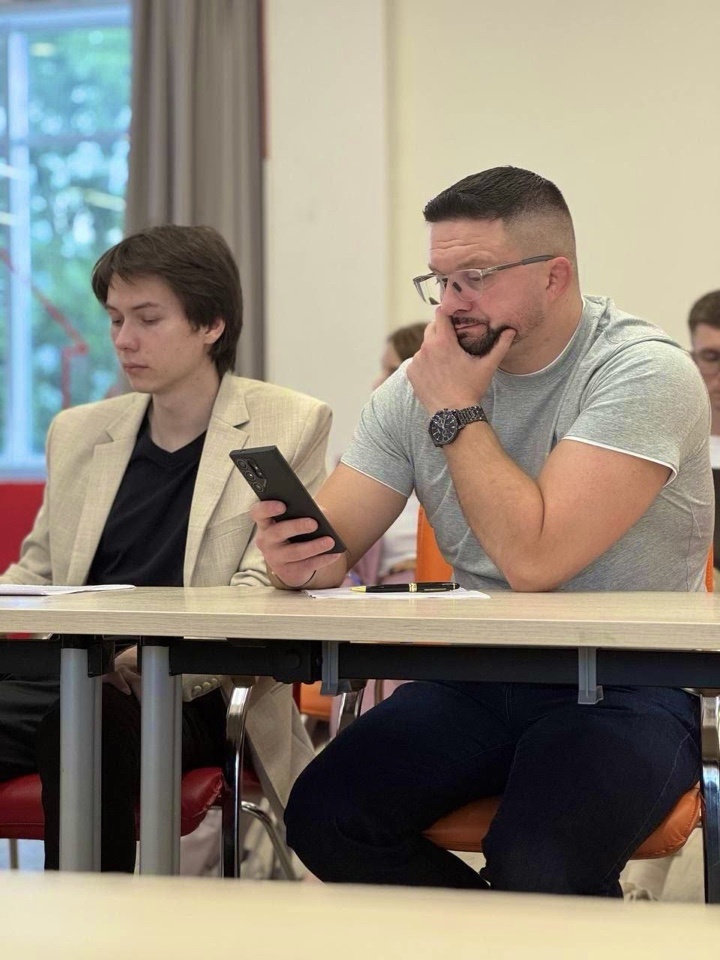    на фото ректор УНИВЕРСИТЕТА ЕСТЕСТВЕННЫХ и гуманитарных наук Георгий Георгиевич Титов и Президент фонда «С» Николай Николаевич Гурьев. Freedom Strength Beauty