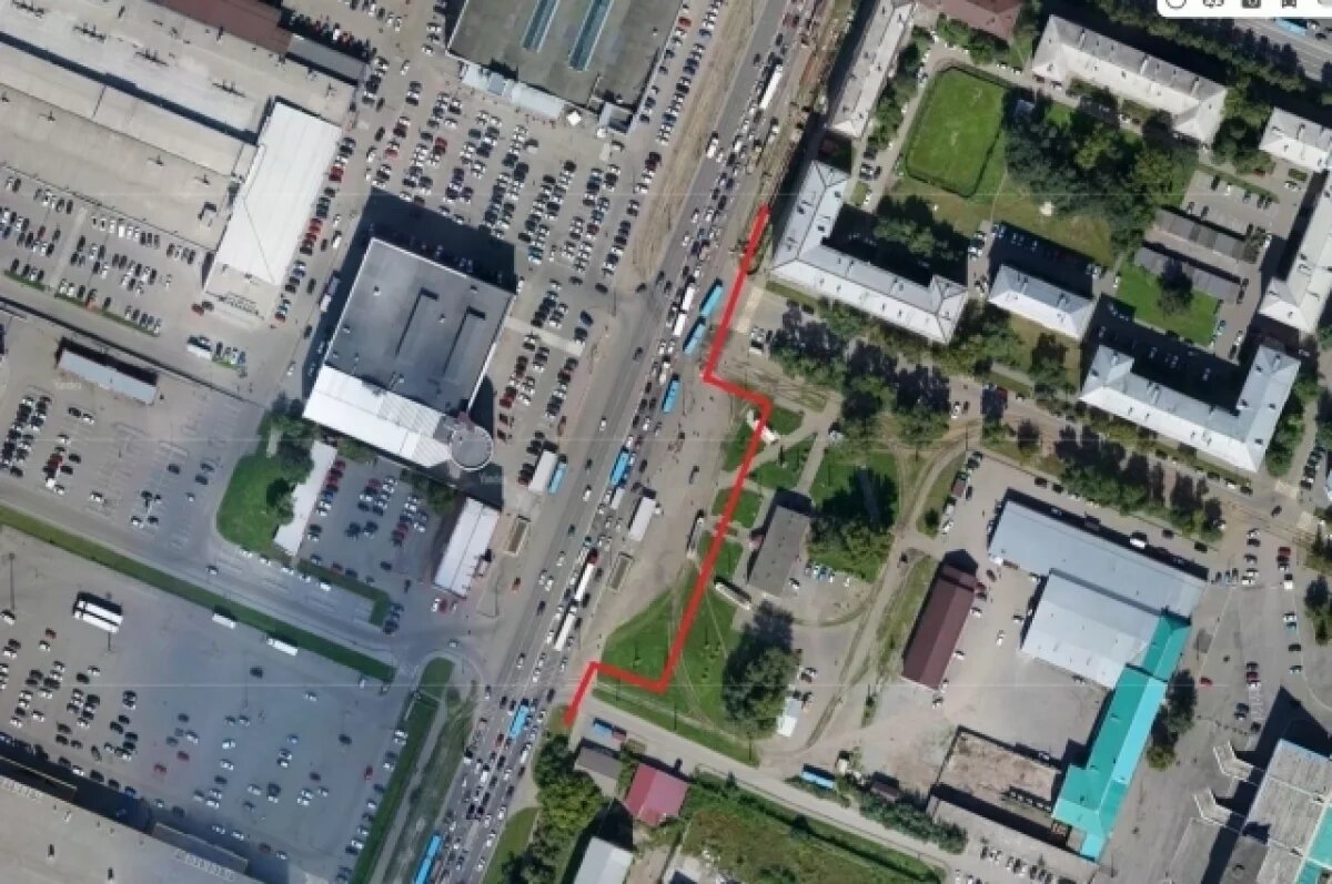    Из-за реконструкции теплосети у ТЦ в Кемерове изменилось движение трамваев