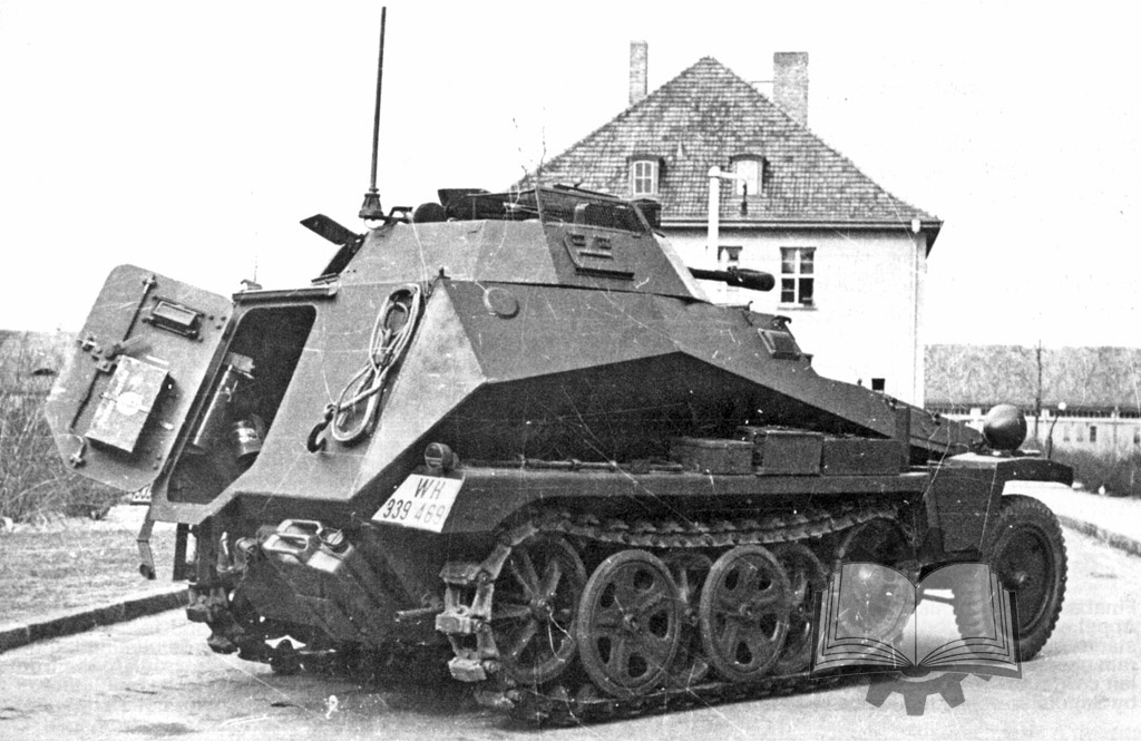 Аналогичным образом выглядели и 30 серийных Sd.Kfz.250/9, изготовленных Gustav Appel Maschinenfabrik.