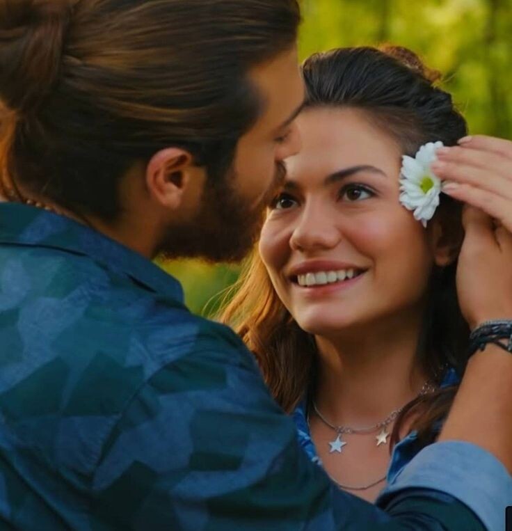 Джан Яман и Демет Оздемир 