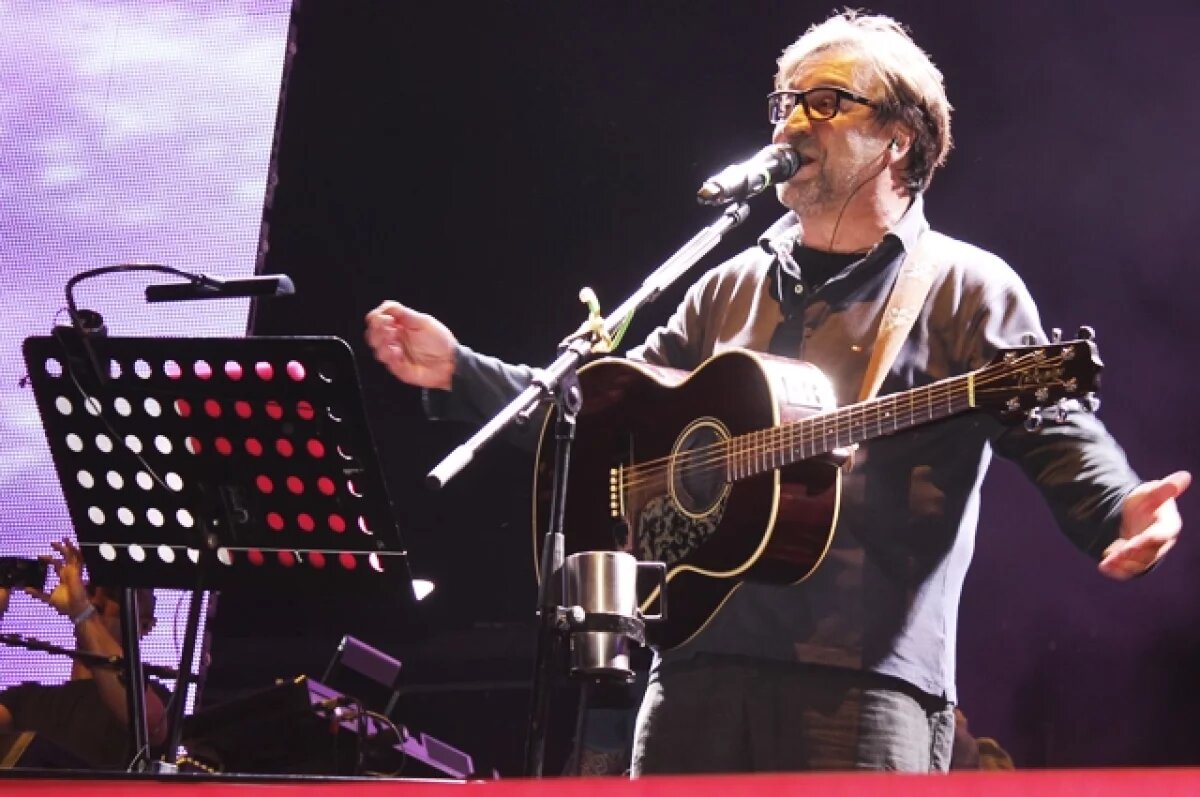    Лидер ДДТ Шевчук приехал в Петербург на похороны сооснователя «Аквариума»