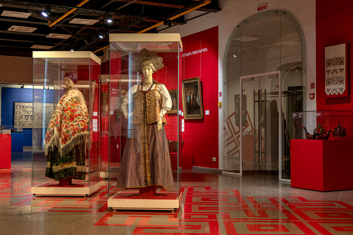    Экспозиция выставки «Русская традиция»