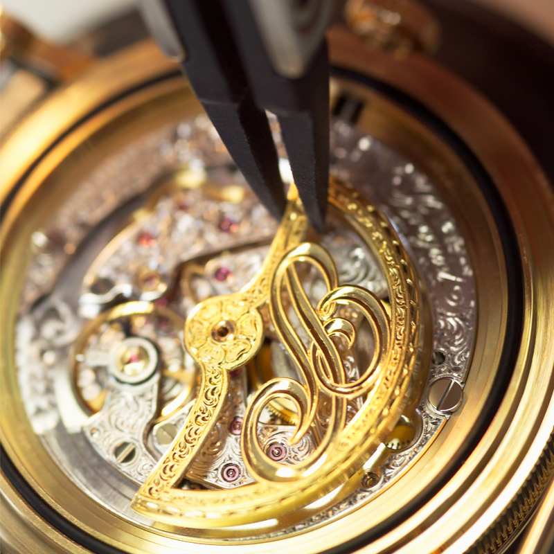 Установка баланса в часах Breguet