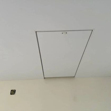 Скрытый люк в натяжном потолке.