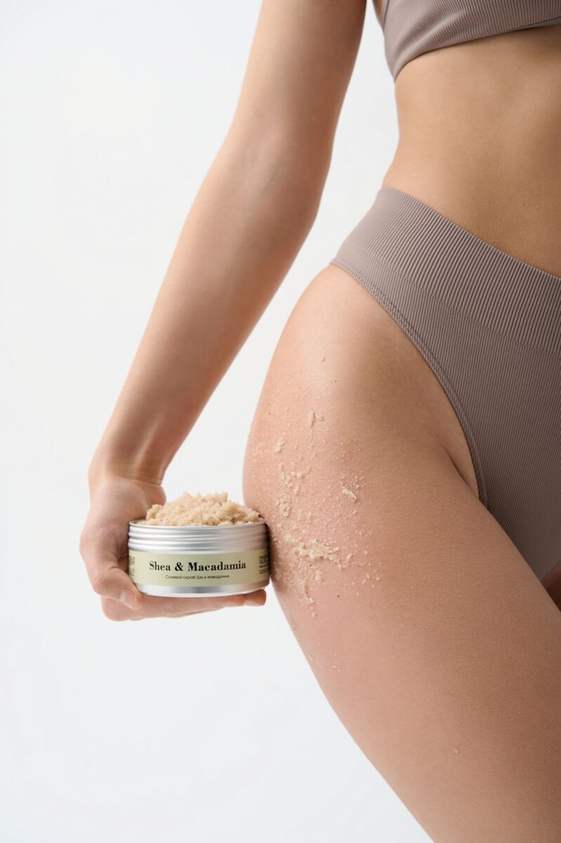 На фото: солевой скраб be.sage Ши и макадамия