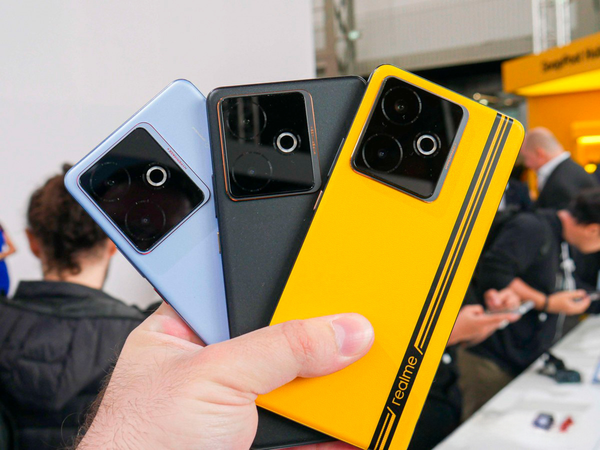 Три цвета смартфона Realme GT 7T