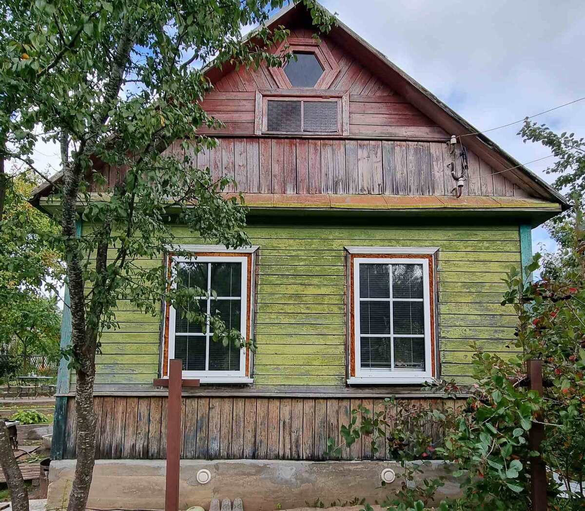 Деревянный дом требует покраски