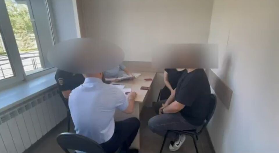    Супружескую пару лишили российского гражданства . Источник: Кадр из видео УФСБ России по Алтайскому краю