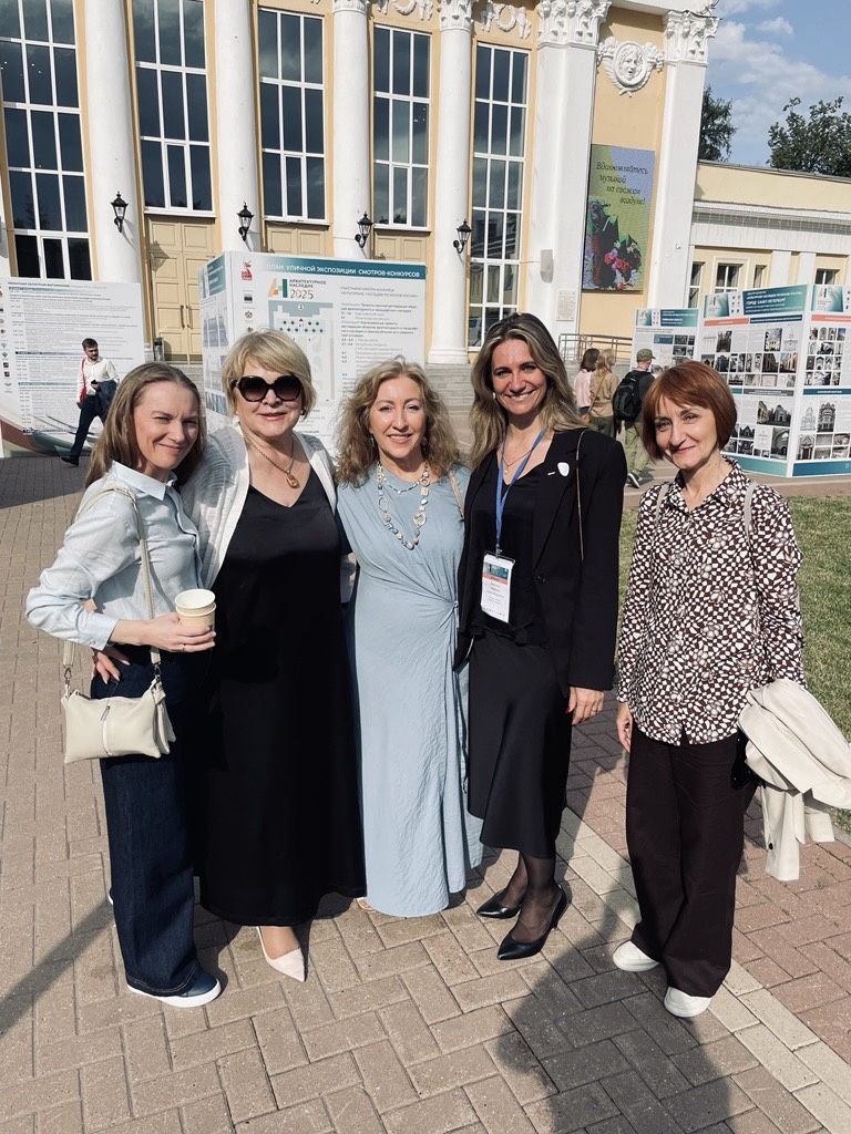 Начальник реставрационных программ Комитета по государственному контролю, использованию и охране памятников истории и культуры (КГИОП) Санкт-Петербурга Павлина Юдина, президент благотворительного фонда «Наследие нации» Ирина Лепихина, Нина Петухова, Надежда Акулова, советник председателя КГИОП Юлия Бахарева