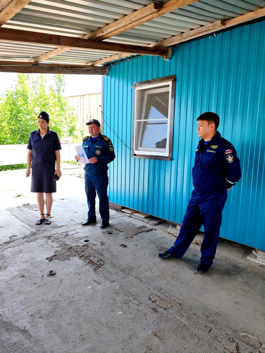 Спасатели ГКУ «Волгоспас» провели профилактическое мероприятие с учениками Камызякского района