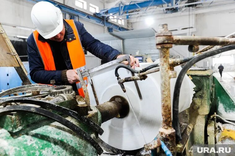 Токарям на челябинских заводах руководство готово платить по 172 тысячи рублей. Фото: Вадим Ахметов © URA.RU