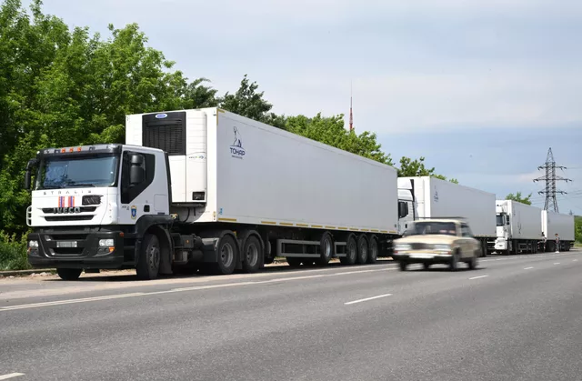 © РИА Новости . Кирилл Зыков
Перейти в фотобанк
Рефрижераторы с телами военнослужащих ВСУ