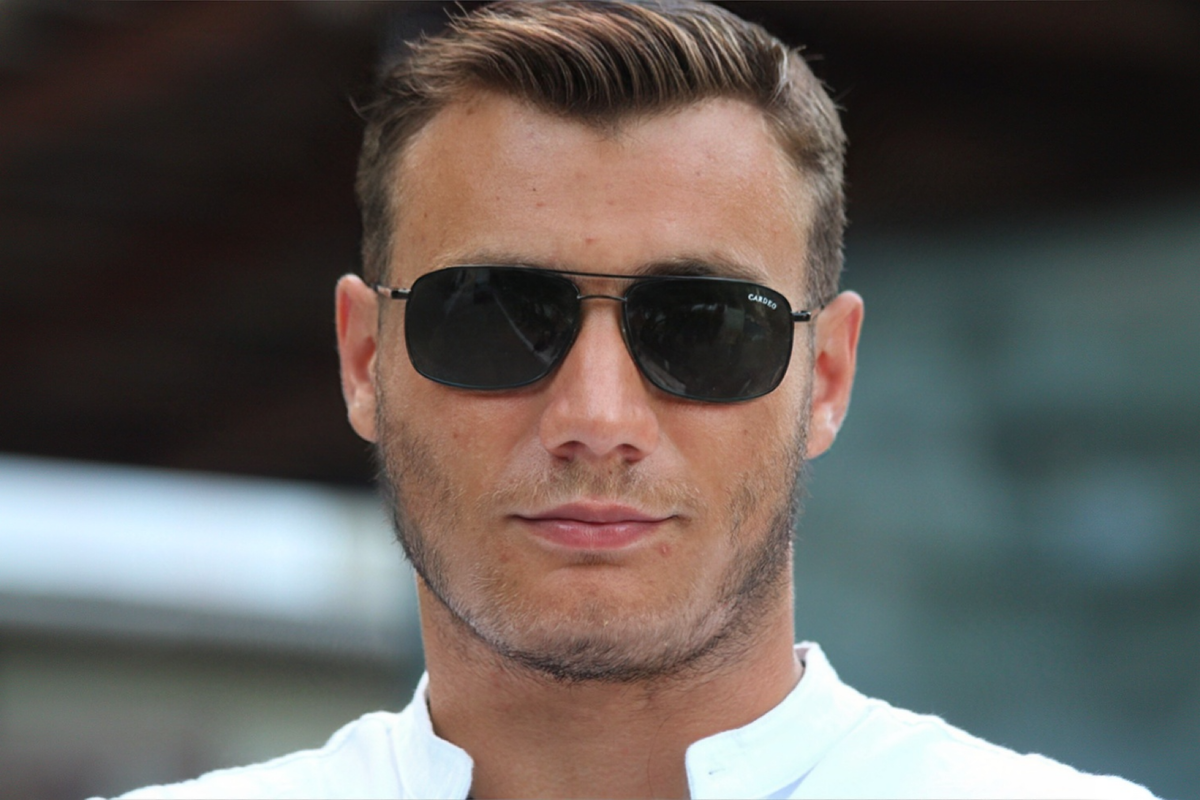 Певец Николай Попов