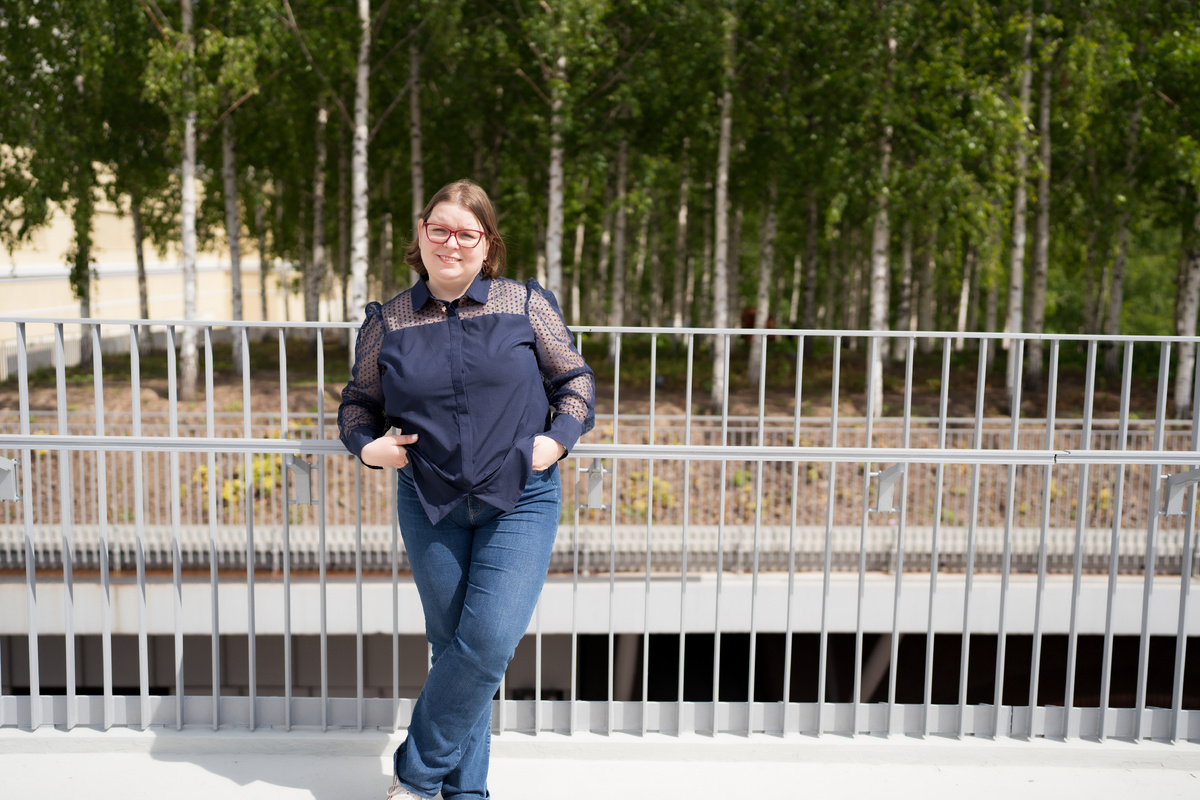 Всем привет! Меня зовут Елена Сокол и я логопед-практик. Я помогаю обычным мамам из нашей с вами жизни заниматься со своими детьми самостоятельно.