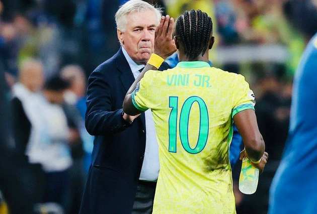 Теперь Винисиус Жуниор выступает под руководством Карло Анчелотти за сборную. Фото: соцсети