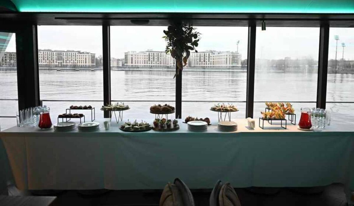     Закуски на теплоходе. Источник: kp.ru Автор фото: Алексей Булатов