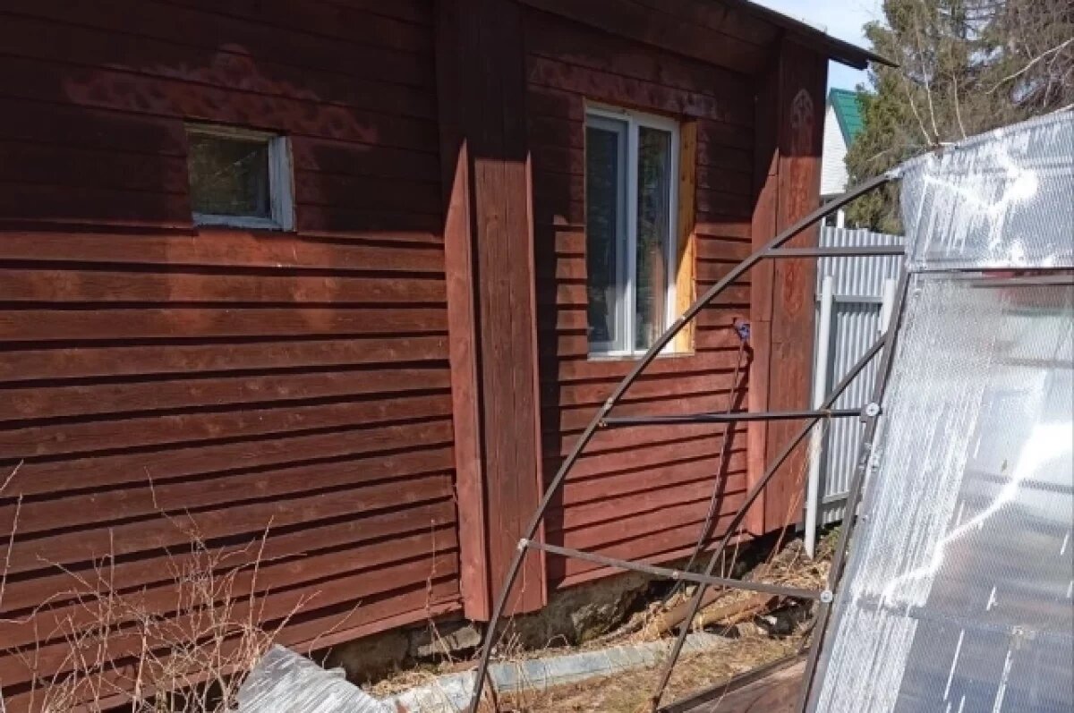    По словам жительницы краевого центра, соседи захватывают её участок и всячески пытаются выжить хозяев