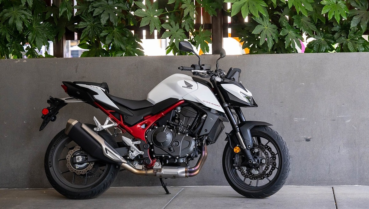 Honda CB750 Hornet 2025 года