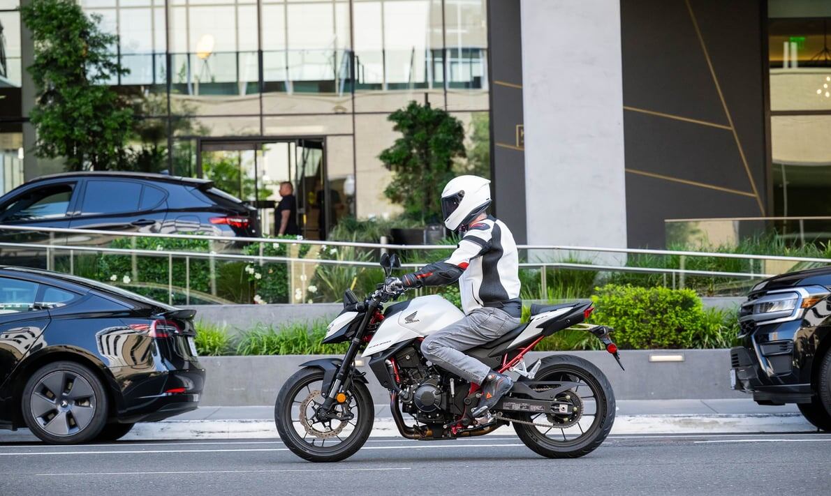 Honda CB750 Hornet 2025 года