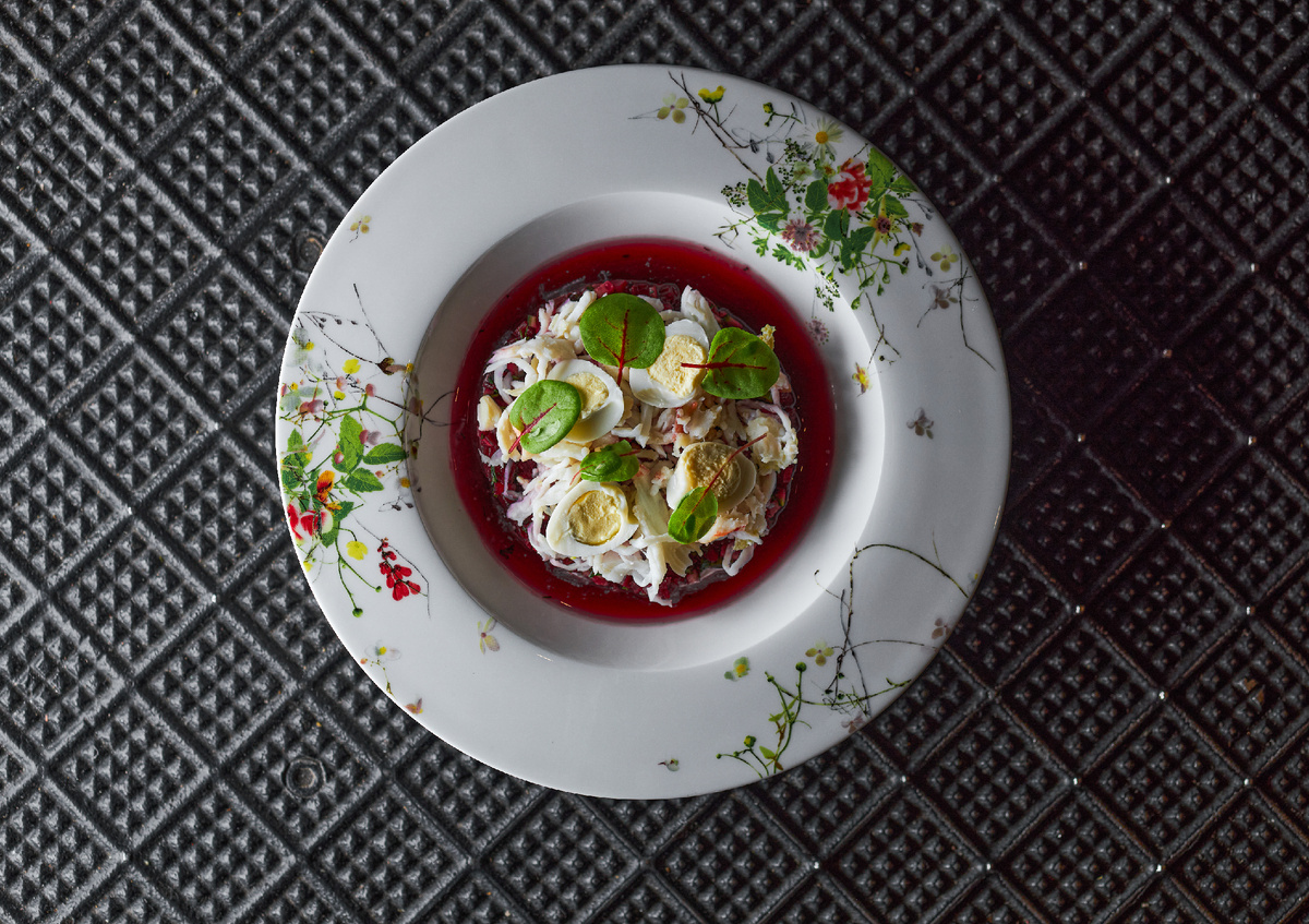 Свекольник с камчатским крабом в ресторане «Матрешка»