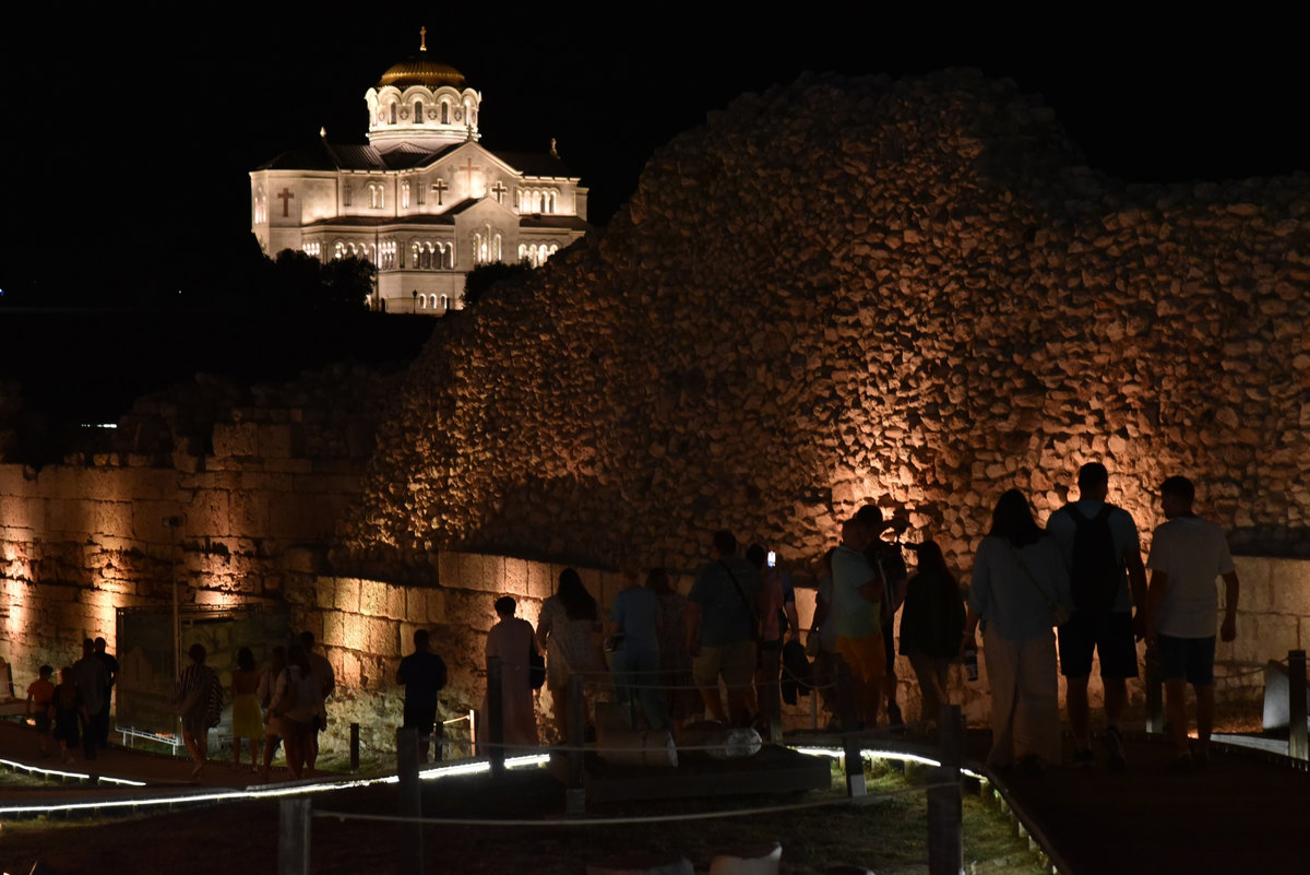 Ночная экскурсия «Свет Херсонеса»
Фото: пресс-служба музея-заповедника «Херсонес Таврический»