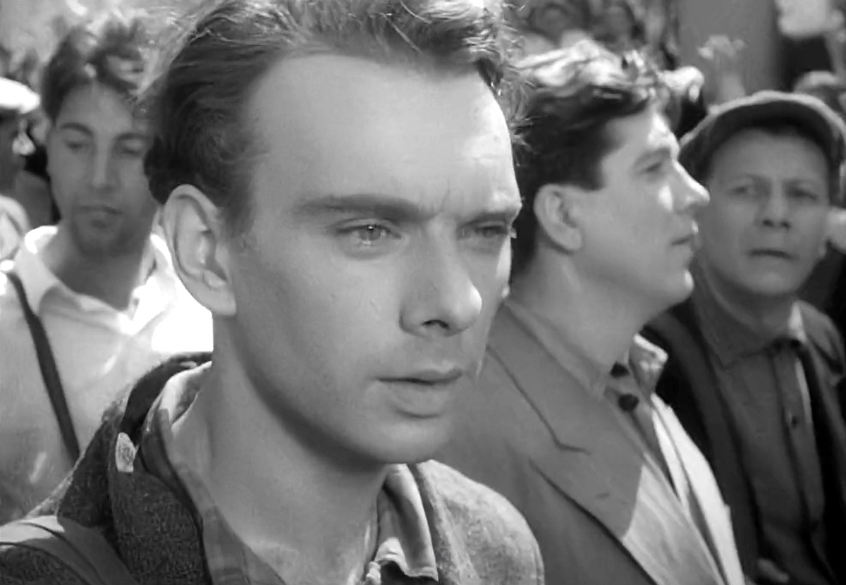 Кадр из кинофильма "Летят журавли", 1957 г., режиссер Михаил Калатозов, сценарист Виктор Розов, композитор Моисей Вайнберг (скриншот) 