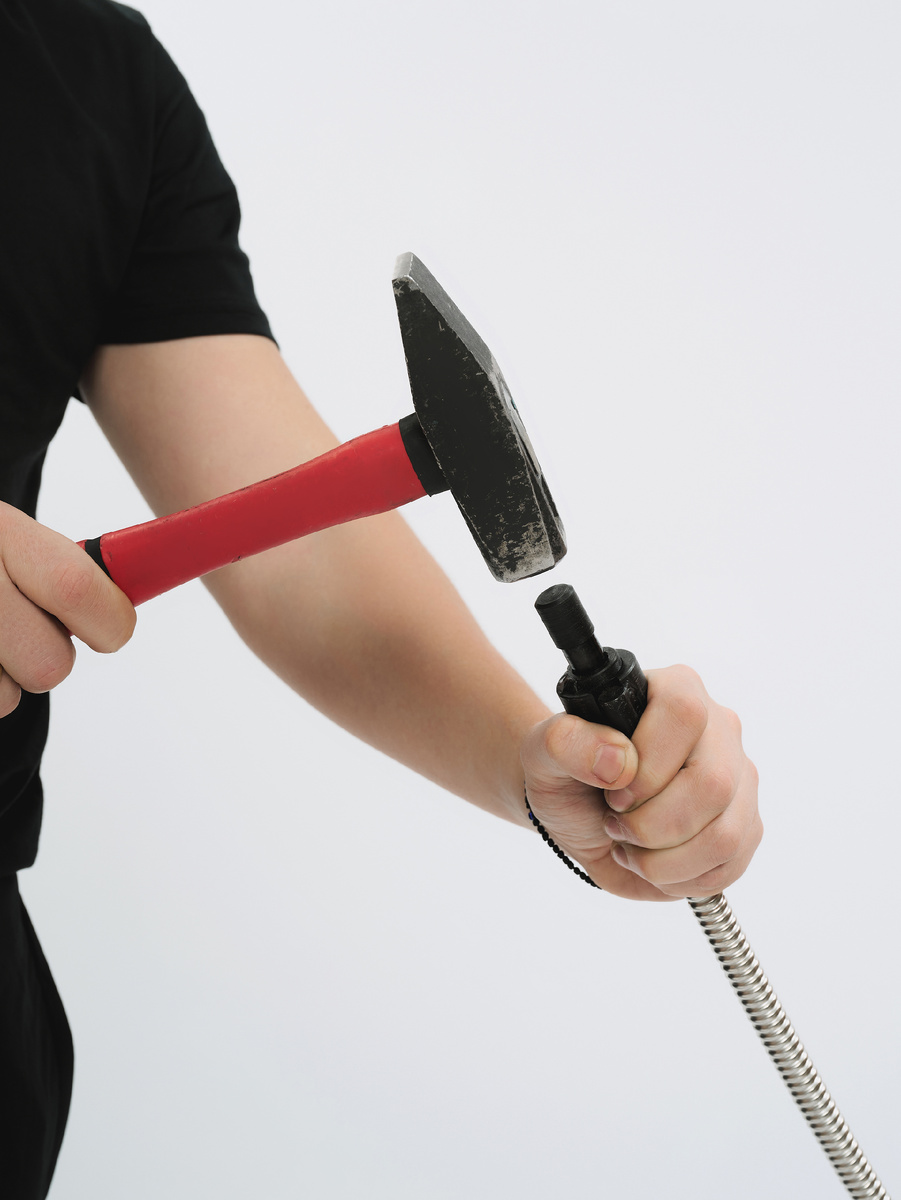 Вальцеватель дает возможность изготовить нужное изделие непосредственно на месте производства монтажных работ. Также для изготовления Гибкой подводки используются гайки, стопорные кольца и различные типы уплотнителей KOFULSO.